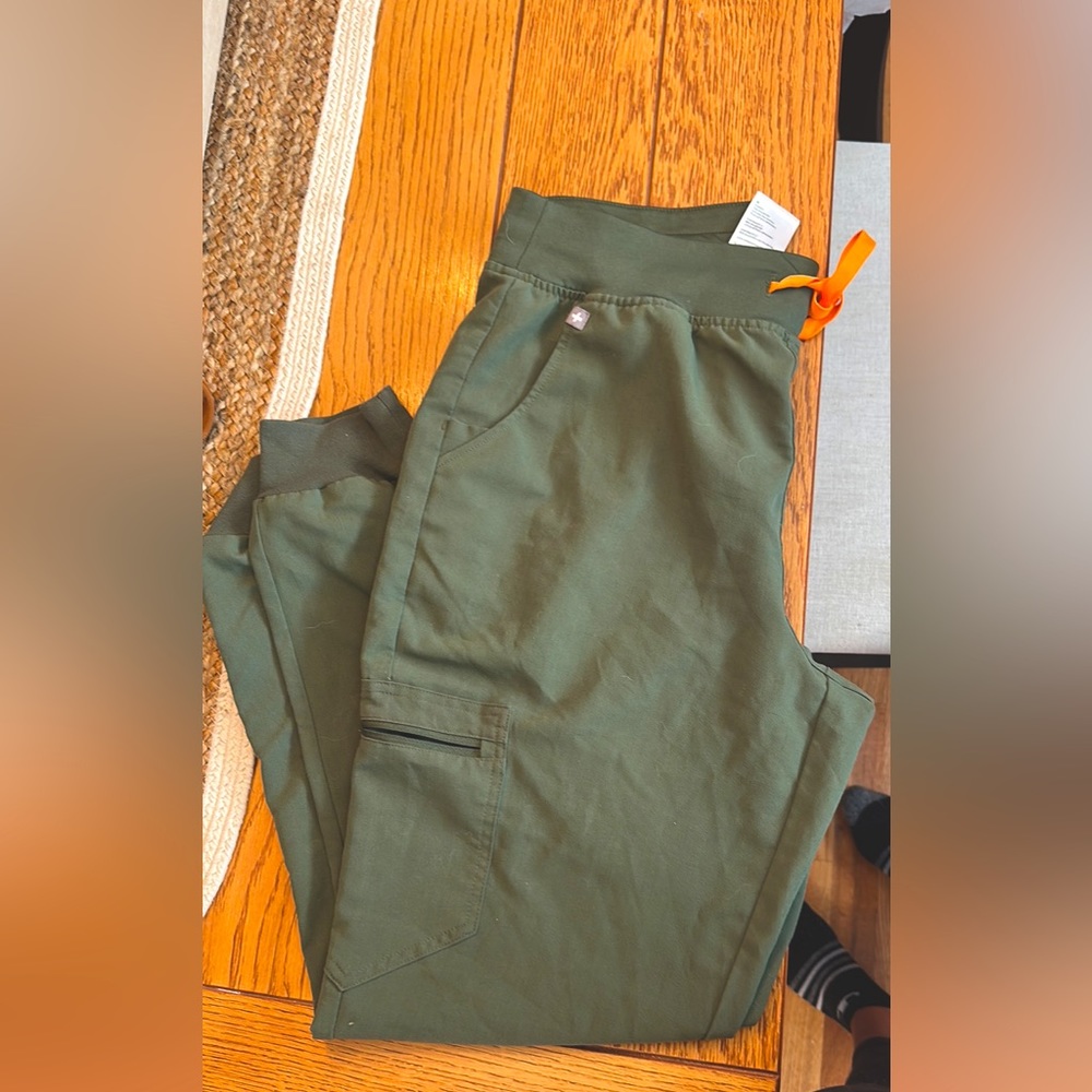 High waisted Fig jogger scrub pants!